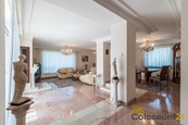 Prostorný rodinný dům, Chodov, ul. V lomech, cena 23500000 CZK / objekt, nabízí Coloseum 21
