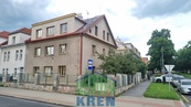 Prodej RD s 5 bytovými jednotkami a nebytovými prostory, Praha - Kobylisy, cena 36452000 CZK / objekt, nabízí