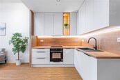 Prodej moderní novostavby 4+kk v klidné a zelené části Prahy - Uhříněves, cena 13990000 CZK / objekt, nabízí CENTURY 21 OK Centrum