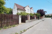 Rodinný dům se zahradou, garáží a velkým potenciálem v jedné z nejžádanějších lokalit Prahy - Chodov, cena 23000000 CZK / objekt, nabízí 