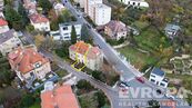 Rodinný dům 284m2 celkové plochy, pozemek 174 m2, cena 25900000 CZK / objekt, nabízí 