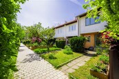Nadstandardní bydlení v rodinném domě 4+kk na Praze-10, Strašnicích, cena 47000 CZK / objekt / měsíc, nabízí CENTURY 21 Villa 4Human