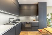 Nízkoenergetický moderní rodinný dům 5 KK, pozemek 325 m2, P8 - Dolní Chabry, cena 20973000 CZK / objekt, nabízí 