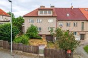 Prodej rodinného domu Praha 6 Nebušice, ul. Nad Želivkou 248 m užitné plochy, projekt na 3 bytové j, cena cena v RK, nabízí 