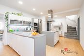 Prodej RD 154m2, FVE+tepelné čerpadlo +17,5kW baterie, garáž, wellnes, pozemek 708m2, Praha Dolní , cena 26900000 CZK / objekt, nabízí 