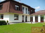 Pronájem domu s vnitřním bazénem: Praha 6 - Nebušice, V Březinkách, cena 89000 CZK / objekt / měsíc, nabízí 