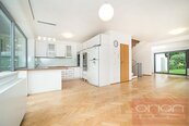 Pronájem rodinného domu se zahradou a bazénem: Praha 6 - Nebušice, K Vinicím, cena 110000 CZK / objekt / měsíc, nabízí 