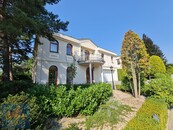 Pronájem luxusní vily 5+1/T (243 m2), zahrada (382 m2), bazén, dvojgaráž, Praha 6 - Nebušice, cena 110000 CZK / objekt / měsíc, nabízí Maxxus reality