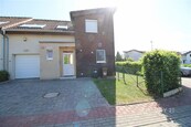 Pronájem prostorného rodinného domu se zahradou, Praha Hostavice, cena 47000 CZK / objekt / měsíc, nabízí CENTURY 21 General