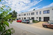 Nabídka pronájmu rodinného domu s garáží, terasou a zahradou na Praze 4, Exnárova ulice, cena 50000 CZK / objekt / měsíc, nabízí