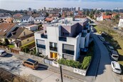 Luxusní 5+kk/L s terasou a zahradou, kompletně zařízený, v moderní čtvrti Chodov, Praha 4, s výtahem a garáží, ideální pro rodinu., cena 80000 CZK / objekt / měsíc, nabízí 