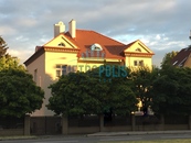 Exkluzivní polovina vily na pomezí Vinohrad a Strašnic - 241 m2 luxusu po kompletní rekonstrukci, cena 36500000 CZK / objekt, nabízí METROPOLIS REALITY, s.r.o.