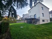 Pronájem třípodlažní moderní vily, zahrada, terasa, sklep, Praha Hostivař, cena 70000 CZK / objekt / měsíc, nabízí Mgr. Jan Vodenka