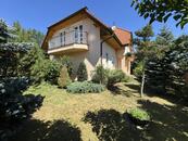 Prodej prostorného rodinného domu 6+1 s dvojgaráží, terasou a krásnou zahradou, Praha 6 - Lysolaje, cena 36970000 CZK / objekt, nabízí 