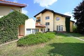 Pronájem vila Praha Chodov 454 m2, zahrada 413 m2, terasa bazén sauna garáž , cena 70000 CZK / objekt / měsíc, nabízí Mgr. Jan Vodenka