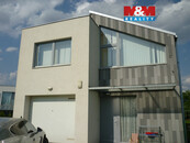 Pronájem rodinného domu 5+kk, 200 m2, Praha 4, ul. Lhenická, cena 62000 CZK / objekt / měsíc, nabízí M&M reality holding a.s.