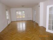 Pronájem podsklepeného domu 5 + 1 v areálu Malé Šárky, cena 76000 CZK / objekt / měsíc, nabízí 