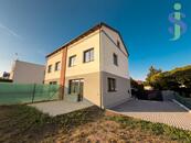 Prodej poloviny dvojdomu 4+kk, 112 m2 - Praha - Ďáblice, Zářijová, cena 17036200 CZK / objekt, nabízí 