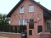 Pronájem rodinného domu 6+1, 300m2, se zahradou, Přední Kopanina, pouze 7 minut k ISP Nebušice, cena 65000 CZK / objekt / měsíc, nabízí