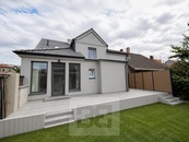 Pronájem rodinného domu 170 m2 6+1, Praha - Kobylisy, cena 69990 CZK / objekt / měsíc, nabízí Bohemian Estates International s.r.o.
