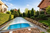 Pronájem luxusní vily 9+1 (384m2) VYHŘÍVANÝ BAZÉN, SAUNA, GARÁŽ, ZAHRADA, Praha 6 - Nebušice, cena 98000 CZK / objekt / měsíc, nabízí Faraon Reality, s.r.o.