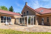 Nadstandardní rodinný dům 9+2, 725 m2, pozemek 2737 m2, Praha 8-Březiněves, cena 110000 CZK / objekt, nabízí Faraon Reality, s.r.o.