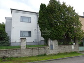 Pronájem domu 227 m2 a zahrada 646 m2, Praha Suchdol, cena 30000 CZK / objekt / měsíc, nabízí RK Group realitní kancelář