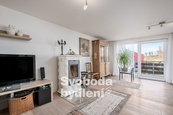Doporučujeme řadový rodinný dům 5+kk s velkým zázemím, cca 222m2, se slunnou zahradou, pozemky cca 344 m2, ve vyhledávané lokalitě Prahy 10 - Kolovraty, cena 17900000 CZK / objekt, nabízí 
